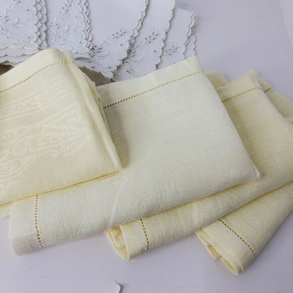 Lot of Vintage Napkins Smaller and Larger embroidered and linen Great condition - Picture 4 of 9